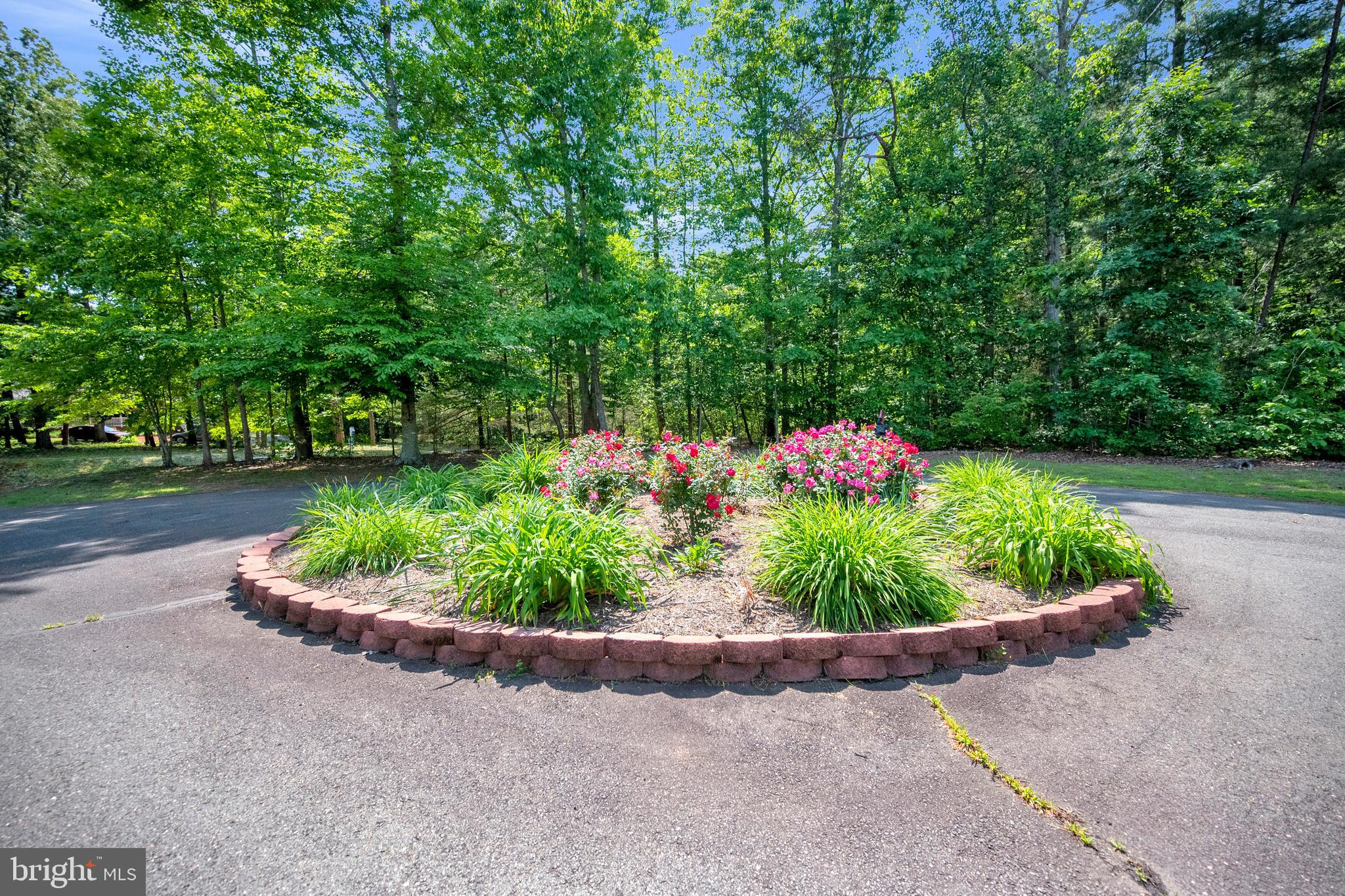 28229 Beech Drive Rhoadesville, VA 22542 - Photo 52 of 62 Nicely landscaped driveway circle