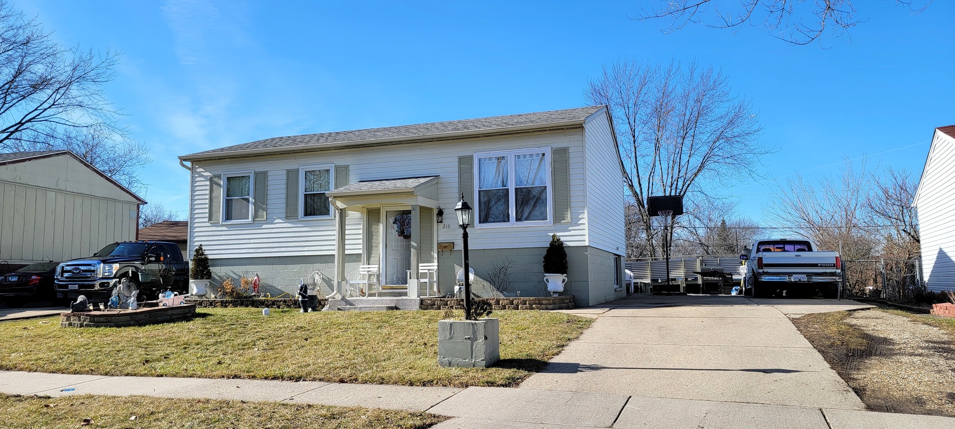 210 Ridge Circle Streamwood, IL 60107 - Photo 2 of 15 Gallery Image 2