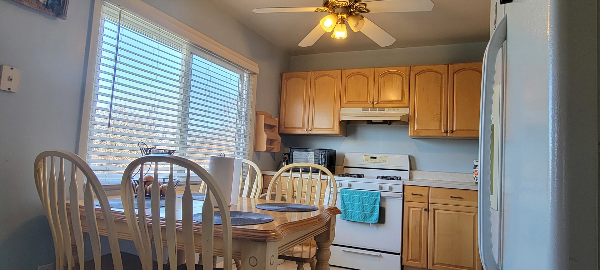 210 Ridge Circle Streamwood, IL 60107 - Photo 7 of 15 Gallery Image 7