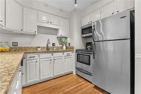 $187,500 | 4942 Walnut Street, Unit 2 SOUTH, Kansas City, MO 64112