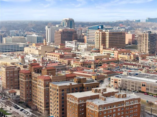 $187,500 | 4942 Walnut Street, Unit 2 SOUTH, Kansas City, MO 64112