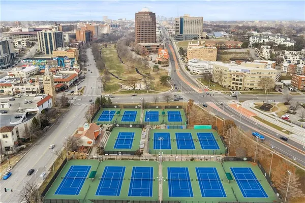 $187,500 | 4942 Walnut Street, Unit 2 SOUTH, Kansas City, MO 64112