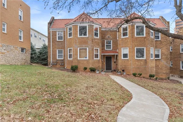 $187,500 | 4942 Walnut Street, Unit 2 SOUTH, Kansas City, MO 64112