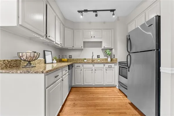 $187,500 | 4942 Walnut Street, Unit 2 SOUTH, Kansas City, MO 64112