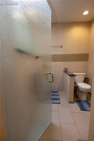 a bathroom with a toilet and a shower