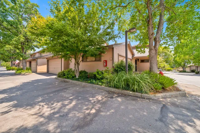 $425,000 | 1928 Bechelli Lane, Redding, CA 96002