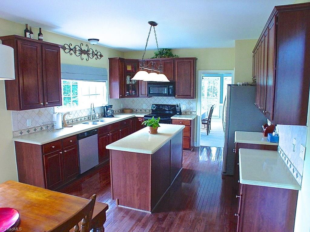 711 Number Ten Way Oak Ridge, NC 27310 - Photo 3 of 25