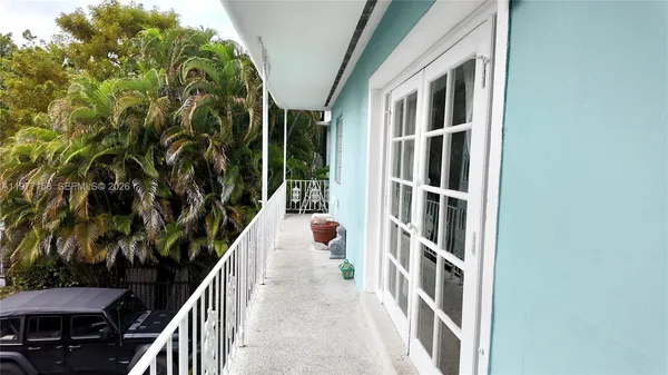 $2,200 | 945 Meridian Avenue, Unit 14, Miami Beach, FL 33139