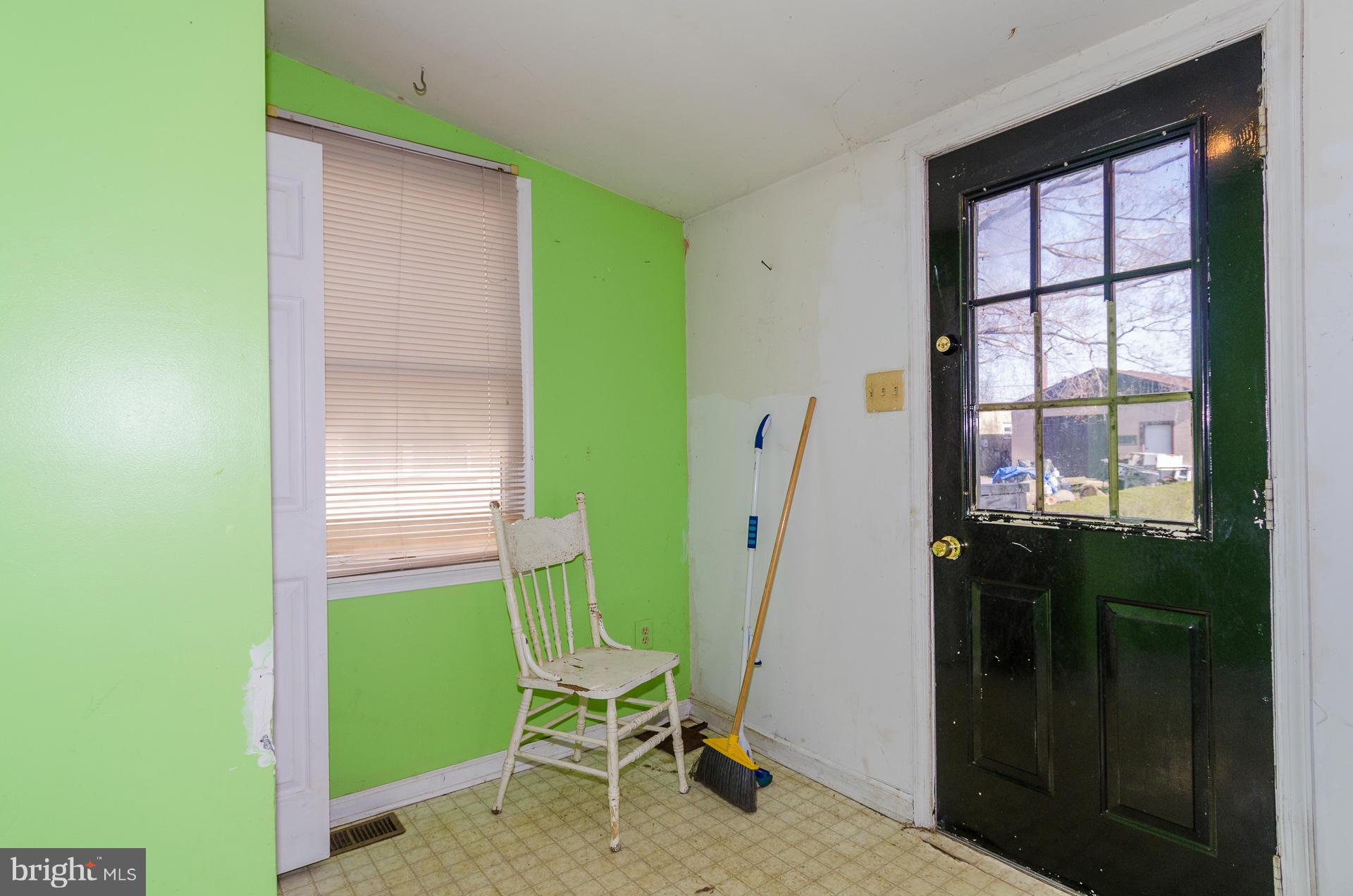 2538 Island View Road Essex, MD 21221 - Photo 16 of 30 Interior (General)
