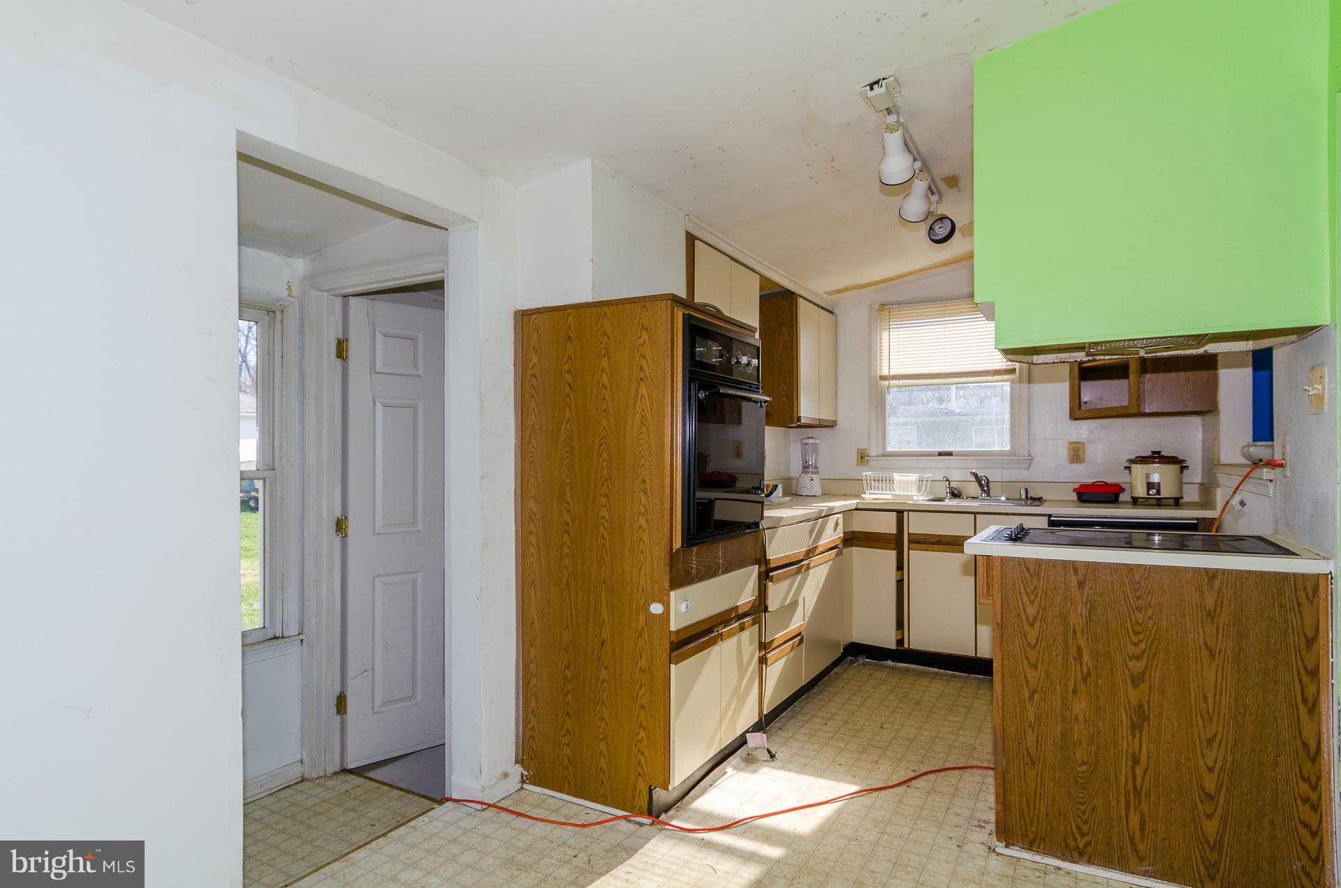 2538 Island View Road Essex, MD 21221 - Photo 17 of 30 Kitchen