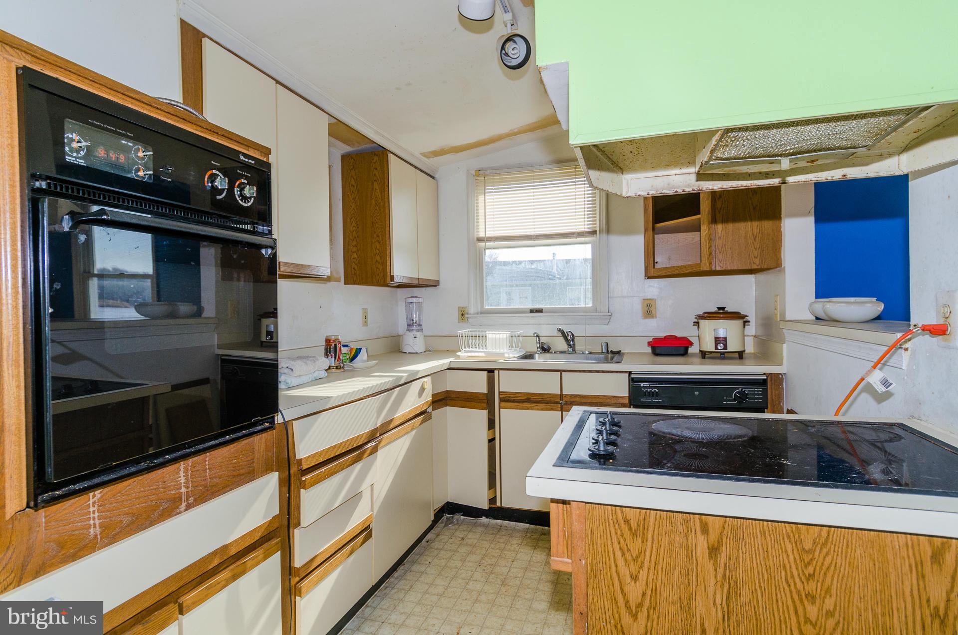 2538 Island View Road Essex, MD 21221 - Photo 18 of 30 Kitchen