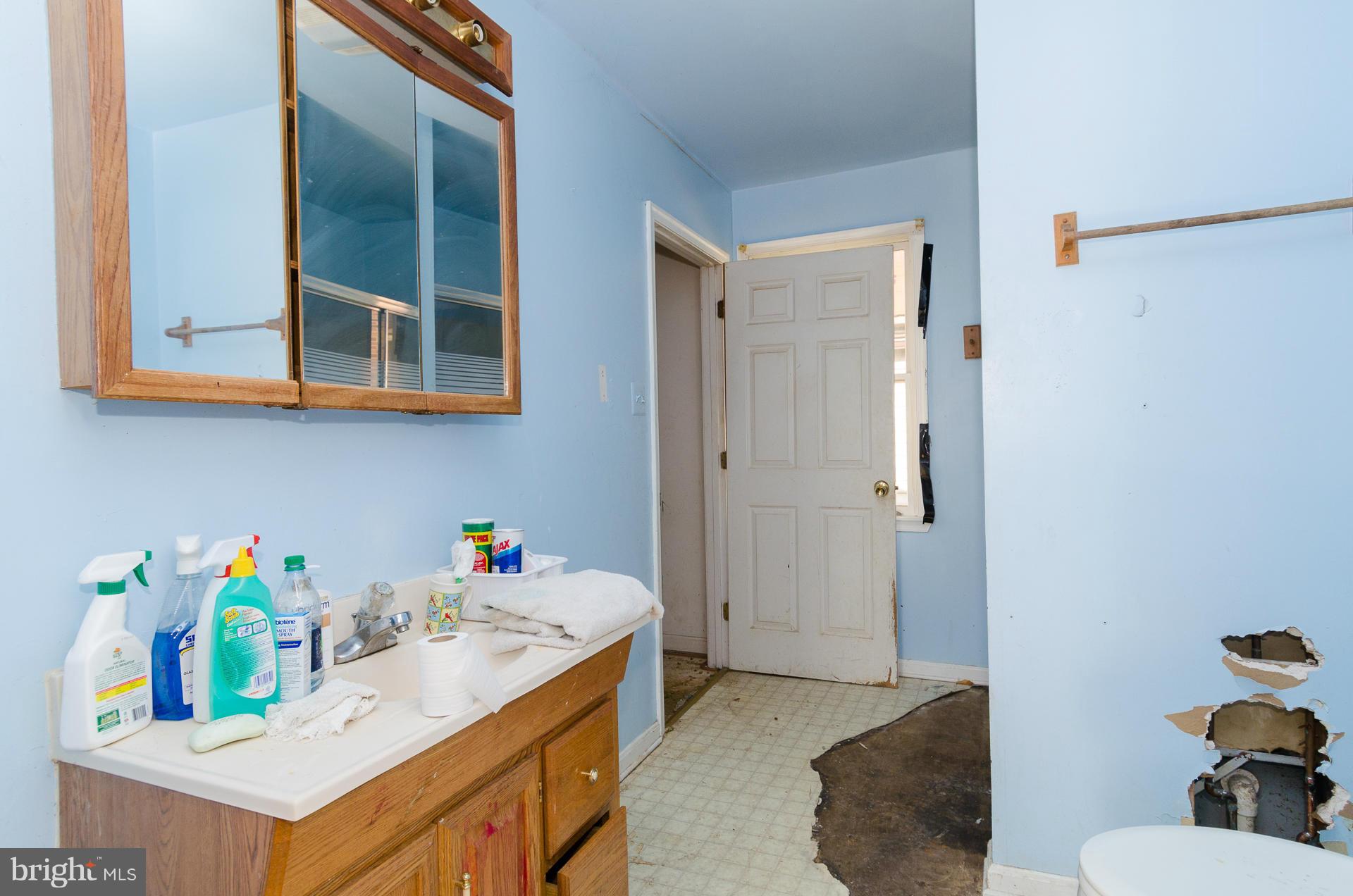 2538 Island View Road Essex, MD 21221 - Photo 21 of 30 Bath