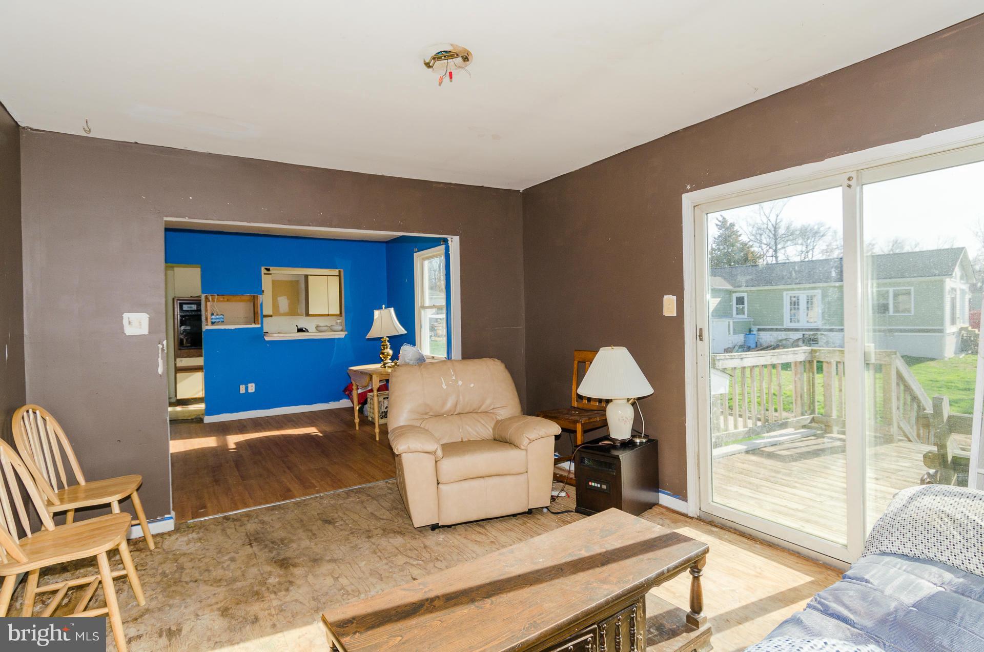 2538 Island View Road Essex, MD 21221 - Photo 26 of 30 Living Room