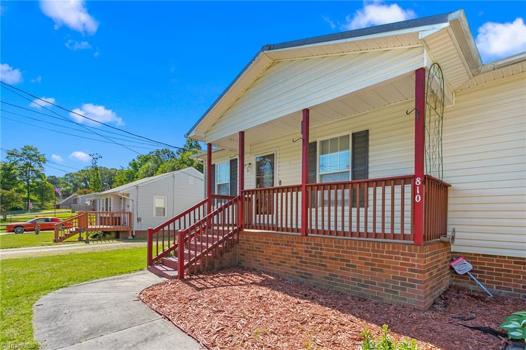 810 Arthur Avenue High Point, NC 27263 - Photo 4 of 36