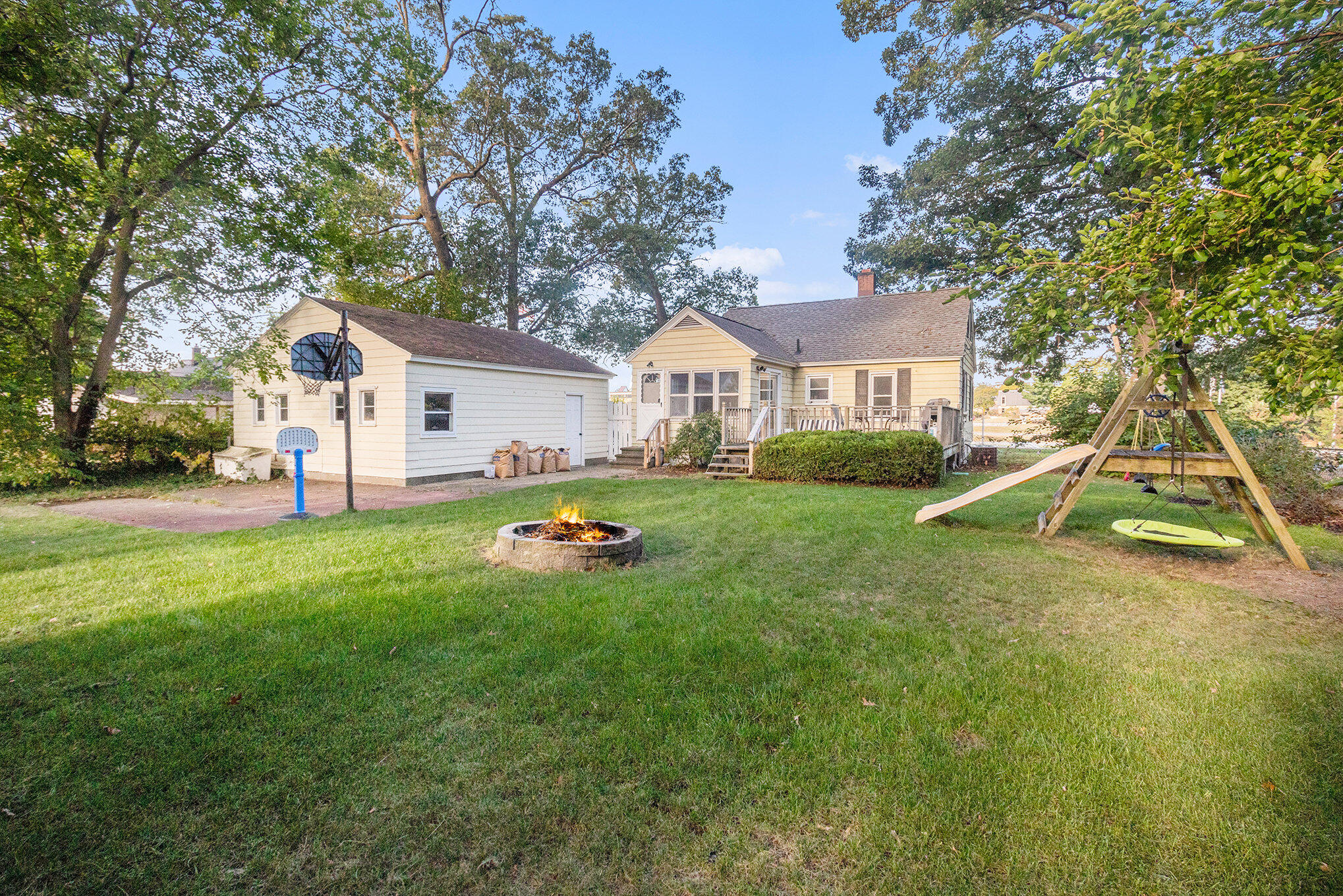 922 Quarterline Road Muskegon, MI 49442 - Photo 3 of 21 018_mhw_0629_6549