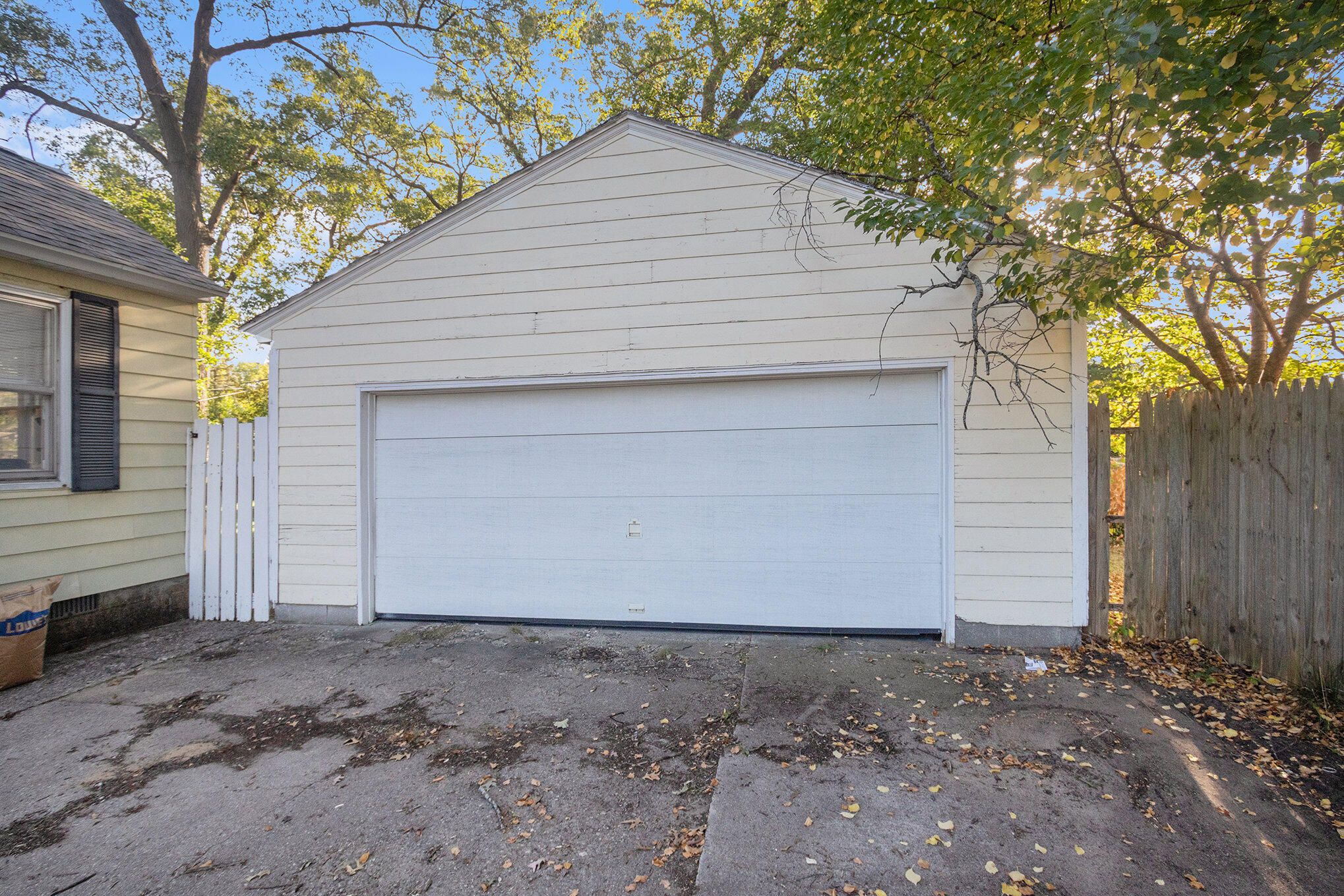 922 Quarterline Road Muskegon, MI 49442 - Photo 4 of 21 017_mhw_0629_6550