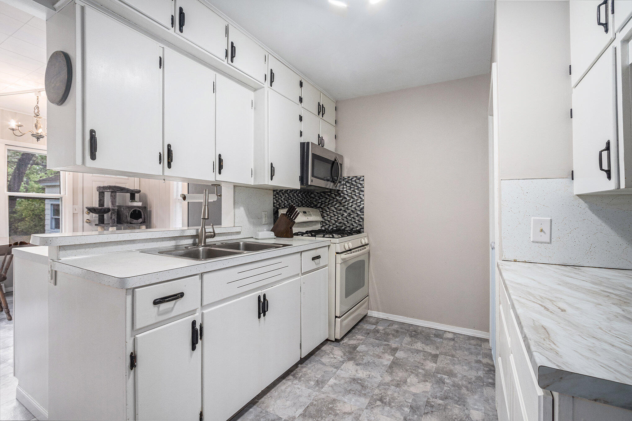 922 Quarterline Road Muskegon, MI 49442 - Photo 7 of 21 006_mhw_0629_6537
