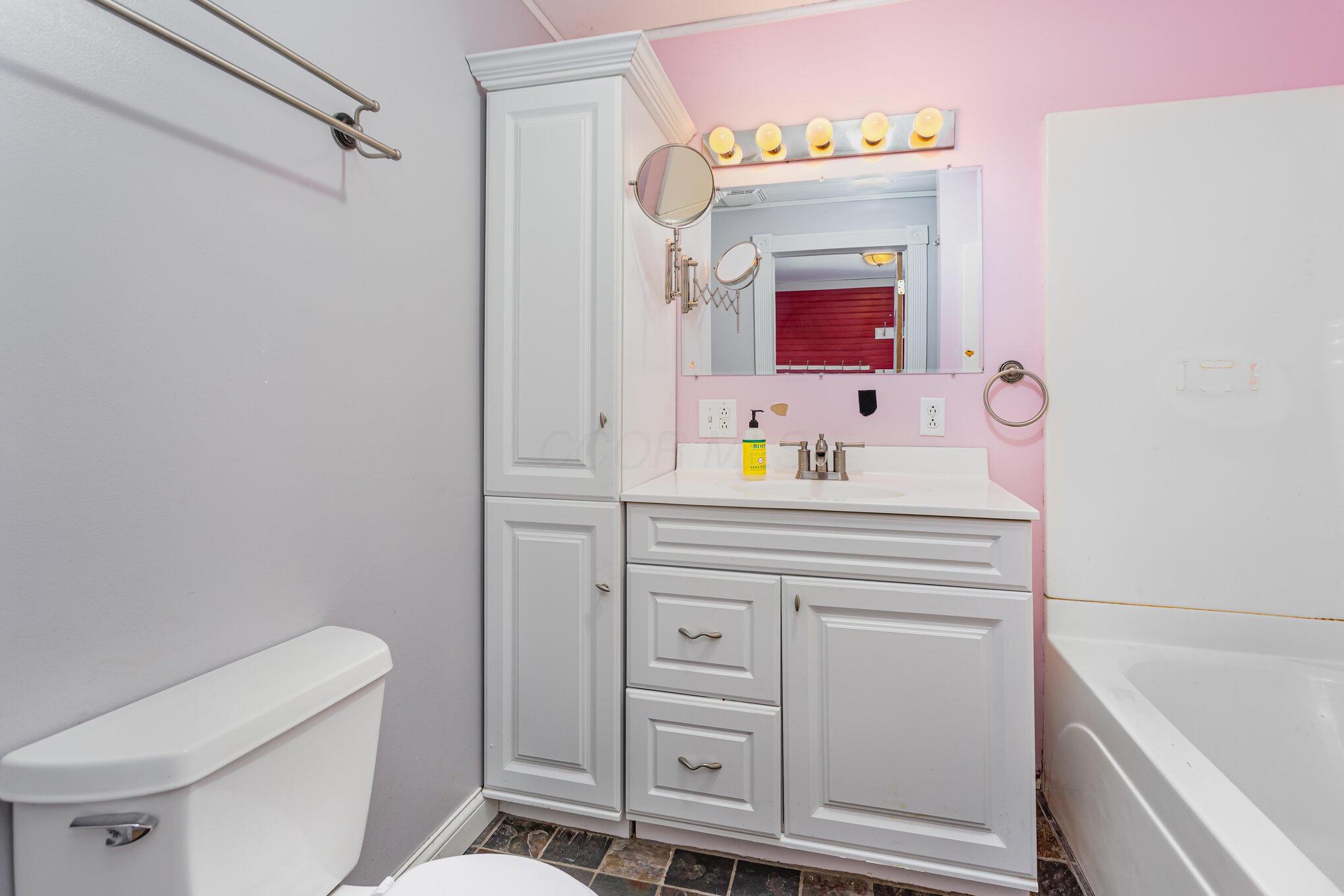 3340 Stringtown Road Northeast Lancaster, OH 43130 - Photo 8 of 27 Bath