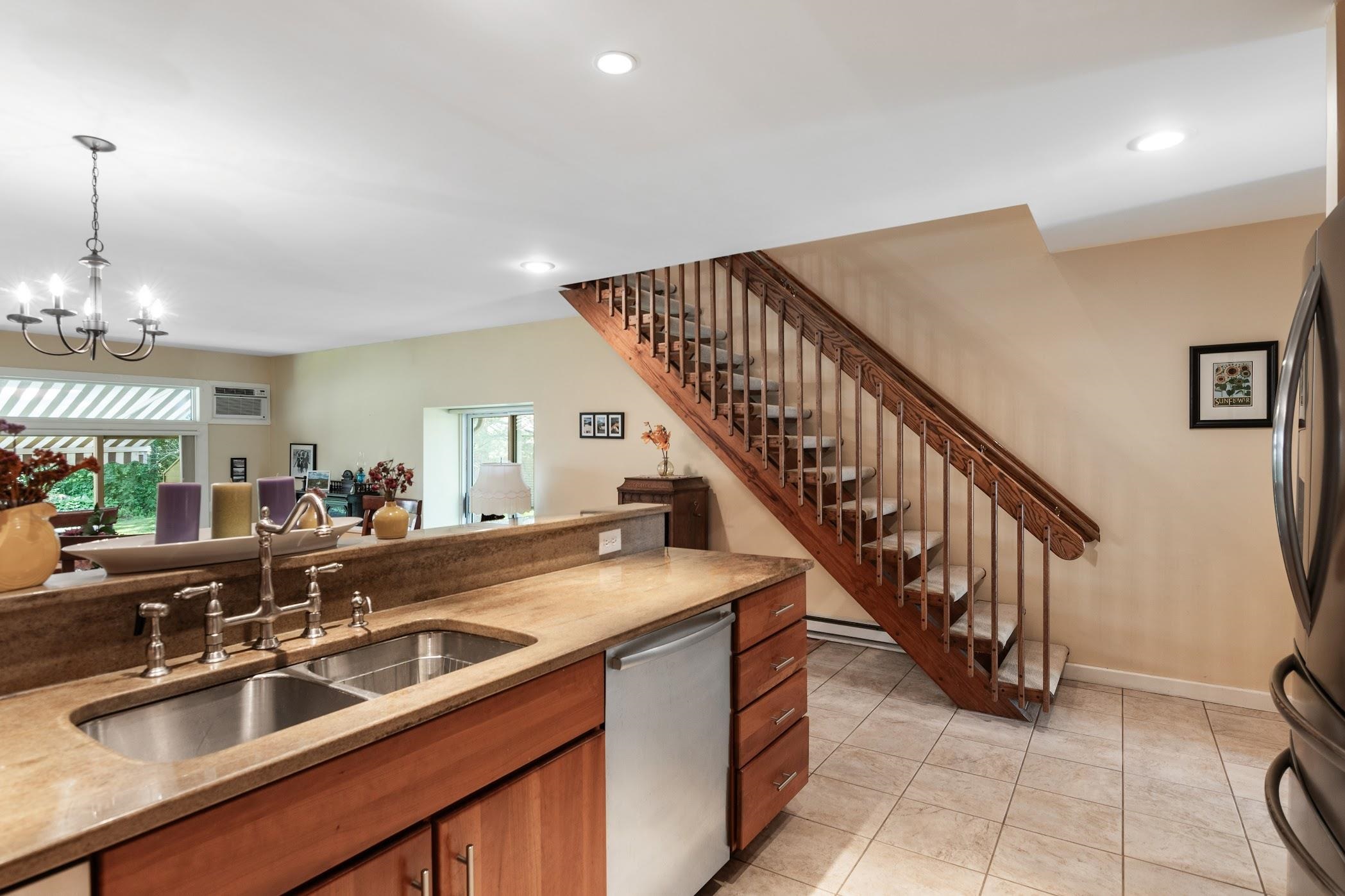 601 South Beach Road South Burlington, VT 05403 - Photo 8 of 38 Gallery Image 8