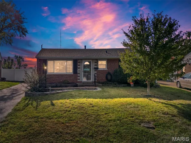 $214,900 | 9862 Glenmont Drive, Affton, MO 63123