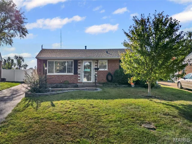 $214,900 | 9862 Glenmont Drive, Affton, MO 63123
