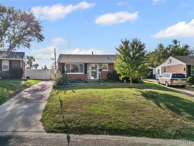 $214,900 | 9862 Glenmont Drive, Affton, MO 63123