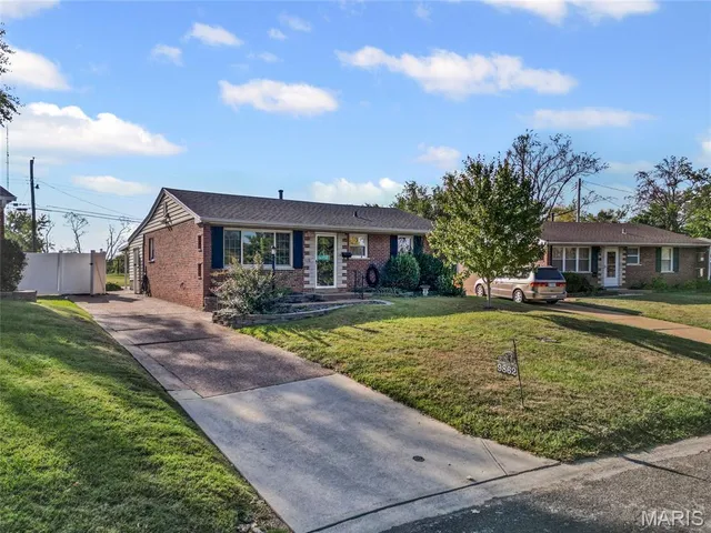 $214,900 | 9862 Glenmont Drive, Affton, MO 63123