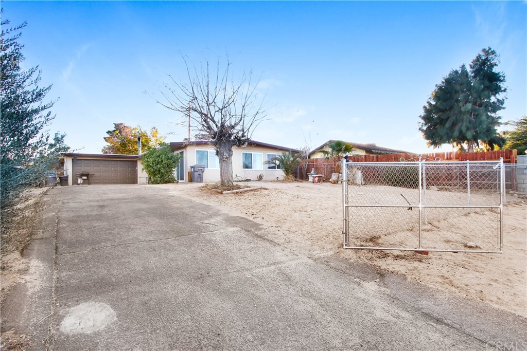 61495 La Jolla Drive Joshua Tree, CA 92252 - Photo 2 of 21 a view of a house with a snow