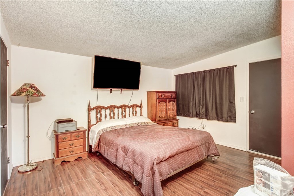 61495 La Jolla Drive Joshua Tree, CA 92252 - Photo 15 of 21 a bedroom with a bed and a flat screen tv