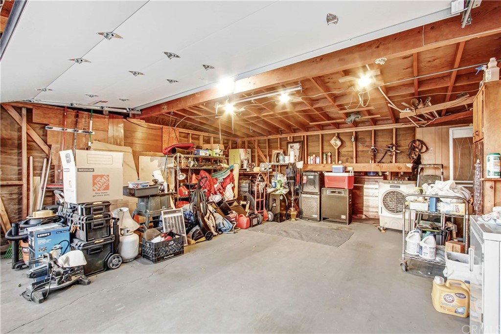 61495 La Jolla Drive Joshua Tree, CA 92252 - Photo 20 of 21 a view of a room with gym equipment