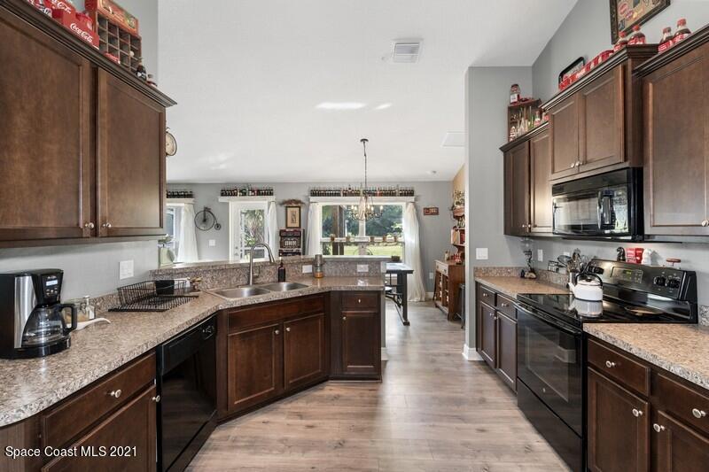 1808 Holbrook Road Northwest Palm Bay, FL 32907 - Photo 6 of 28 a kitchen with lots of counter top space