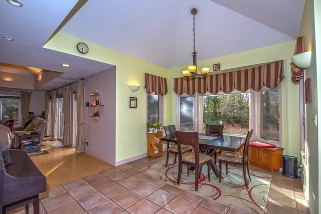 $989,900 | 70 Tennyson Drive, Longmeadow, MA 01106