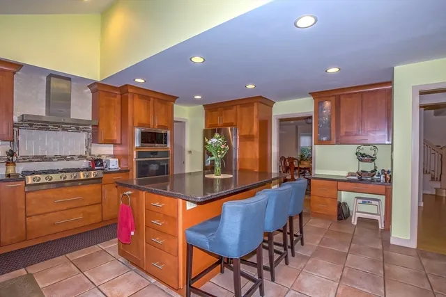 $989,900 | 70 Tennyson Drive, Longmeadow, MA 01106