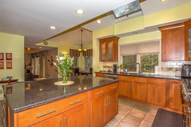 $989,900 | 70 Tennyson Drive, Longmeadow, MA 01106