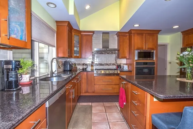 $989,900 | 70 Tennyson Drive, Longmeadow, MA 01106