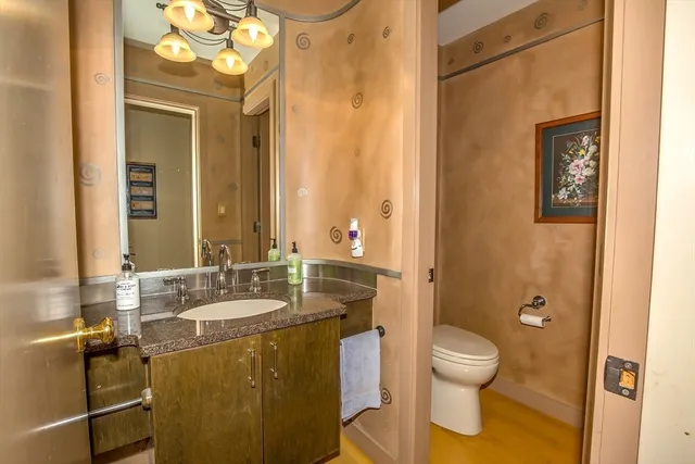 $989,900 | 70 Tennyson Drive, Longmeadow, MA 01106