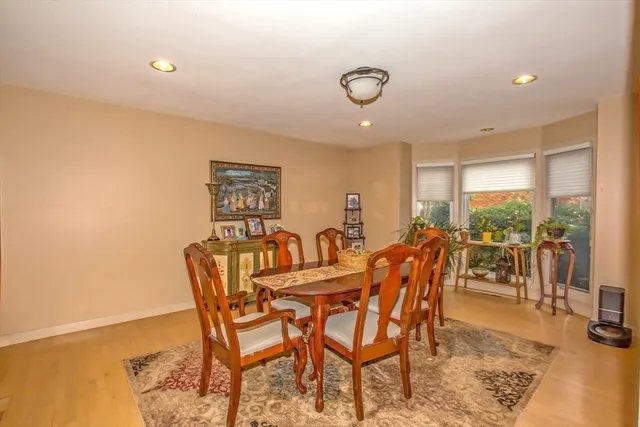 $989,900 | 70 Tennyson Drive, Longmeadow, MA 01106