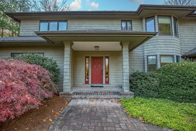 $989,900 | 70 Tennyson Drive, Longmeadow, MA 01106