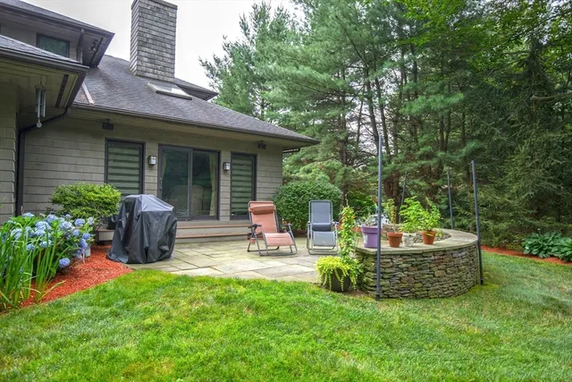 $989,900 | 70 Tennyson Drive, Longmeadow, MA 01106