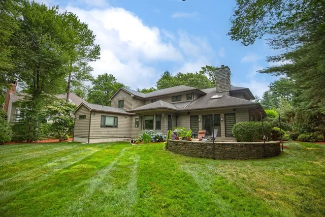 $989,900 | 70 Tennyson Drive, Longmeadow, MA 01106