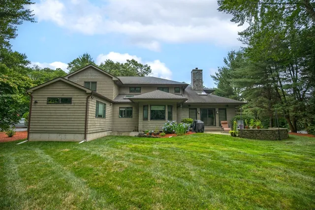 $989,900 | 70 Tennyson Drive, Longmeadow, MA 01106
