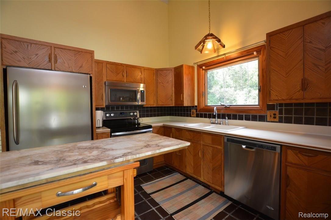 42439 Park Ridge Road Novi, MI 48375 - Photo 13 of 40 Kitchen 3.jpg