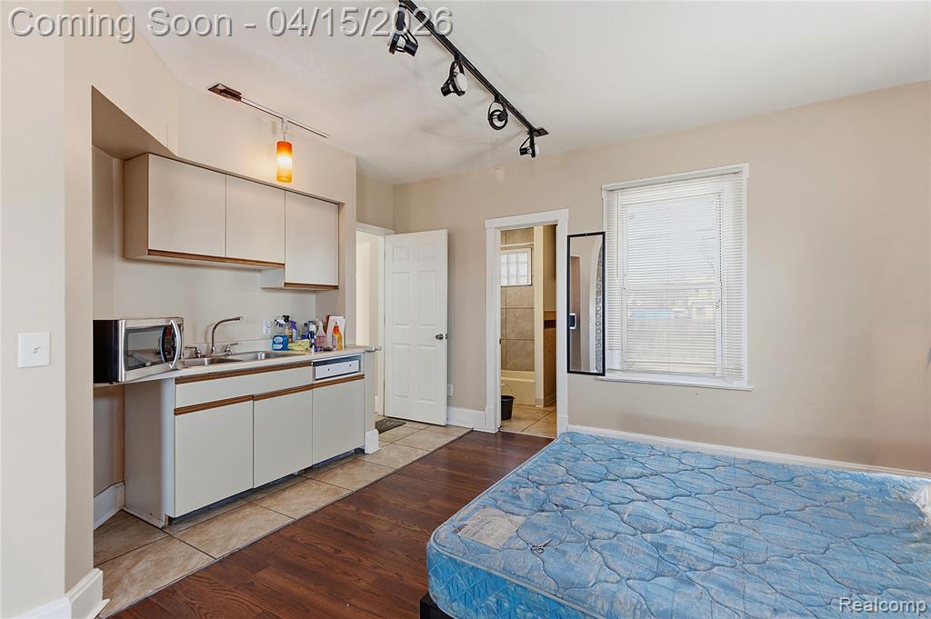 11429 East 8 Mile Road Warren, MI 48089 - Photo 5 of 23