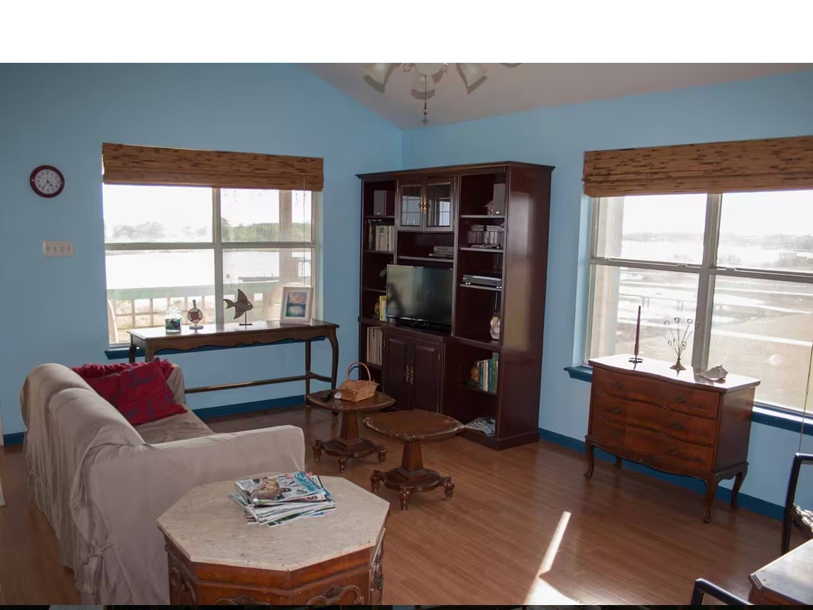 460 616th Sargent, TX 77414 - Photo 4 of 23 a living room with furniture a flat screen tv and a window
