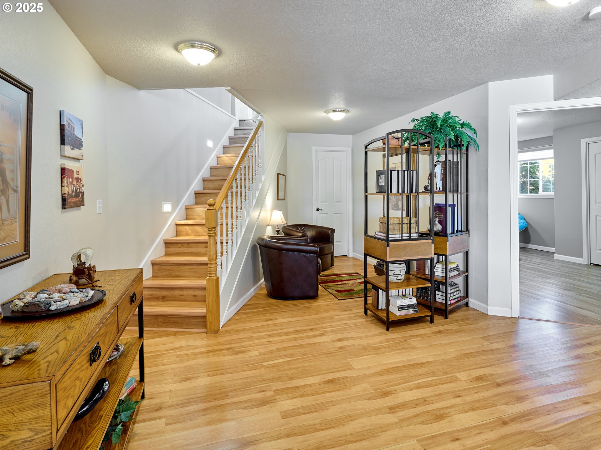 920 Hermanson Street Woodburn, OR 97071 - Photo 16 of 48 a living room with furniture and wooden floor