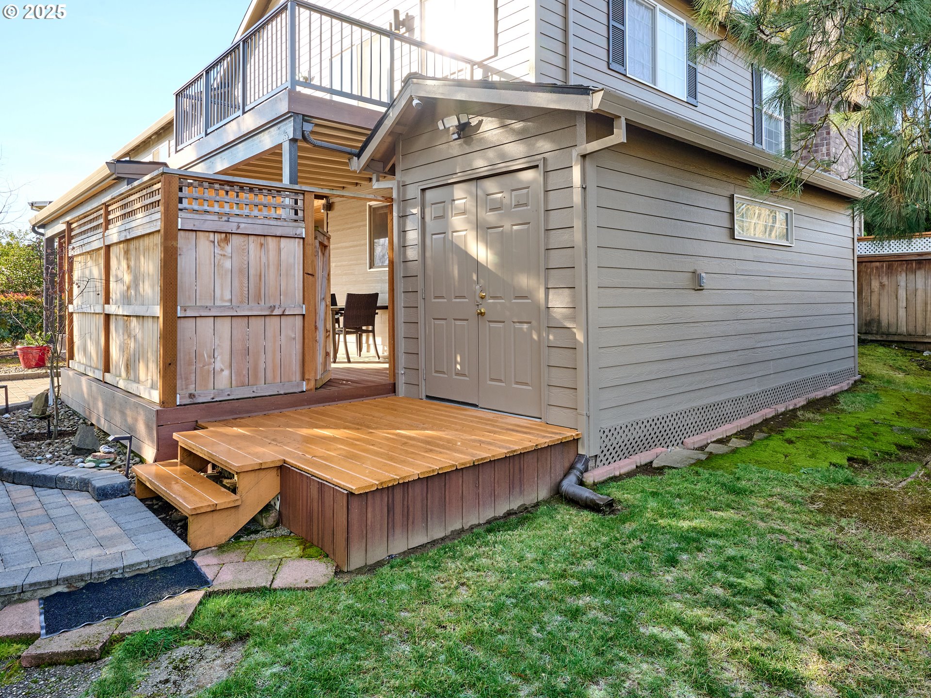 920 Hermanson Street Woodburn, OR 97071 - Photo 34 of 48 a view of a backyard with chairs and a garage