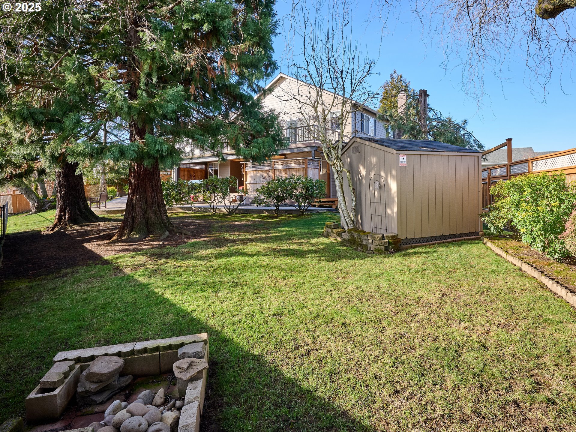 920 Hermanson Street Woodburn, OR 97071 - Photo 38 of 48 a view of a backyard with wooden fence and a large tree