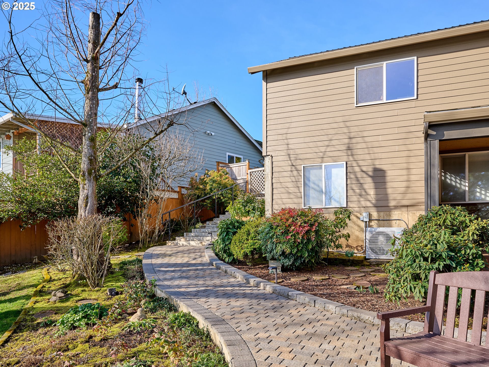 920 Hermanson Street Woodburn, OR 97071 - Photo 43 of 48 a front view of a house with garden