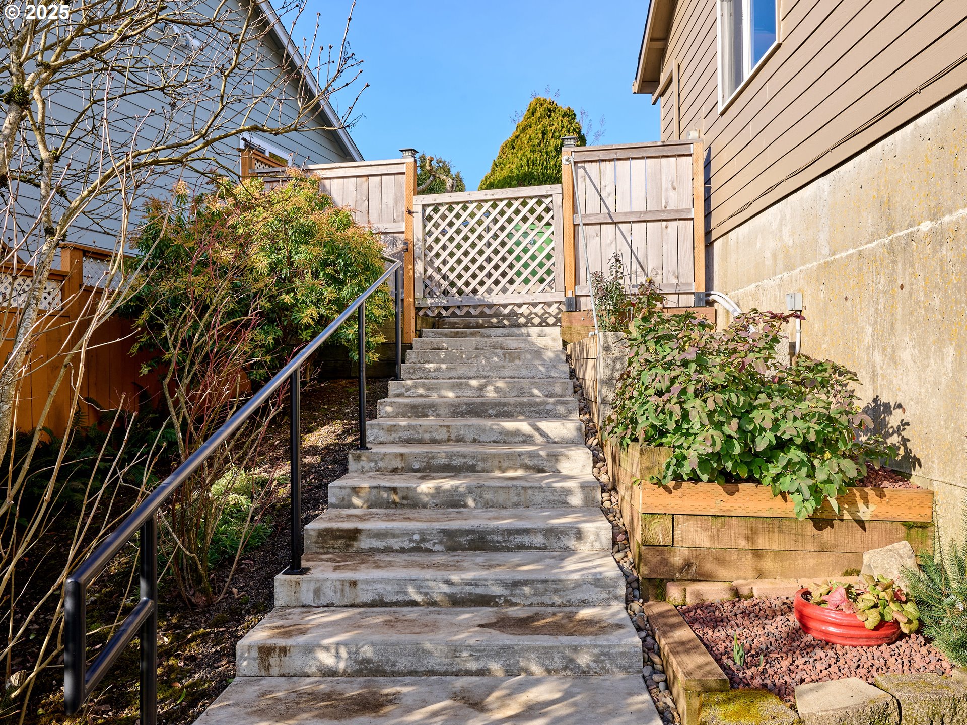 920 Hermanson Street Woodburn, OR 97071 - Photo 47 of 48 a view of a pathway of a house with a yard
