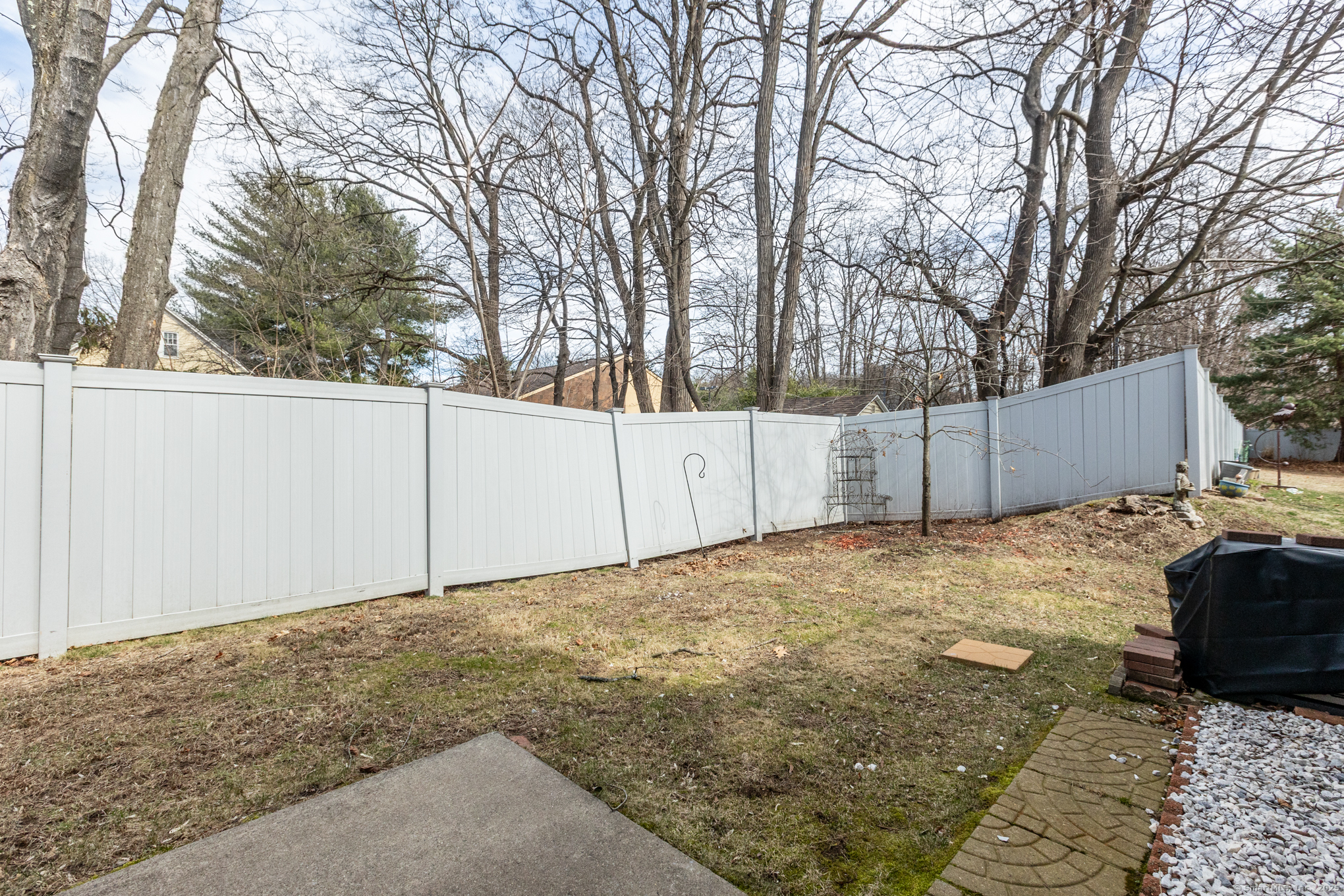 16 Maple Street, Unit 11 Vernon, CT 06066 - Photo 29 of 29 a backyard of a house